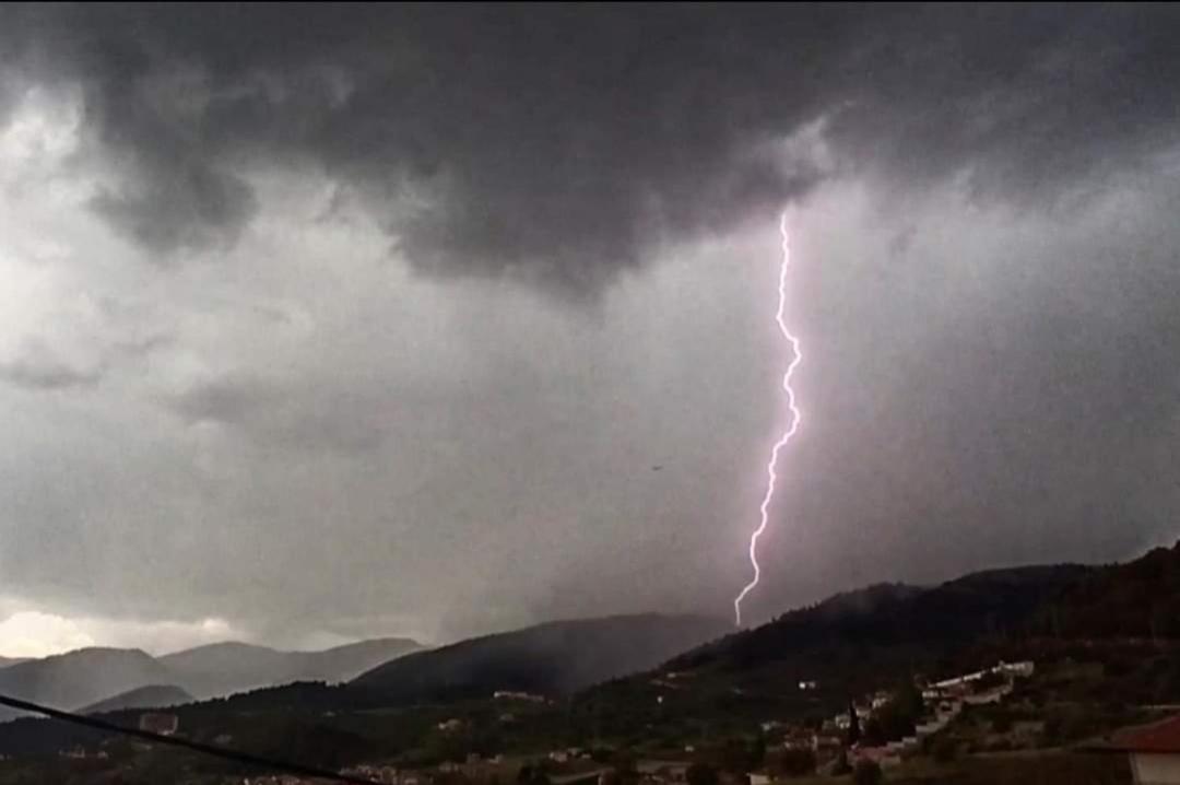 Άγρια Λούλουδα Κατοικία Αρμονία Timfristos Exterior photo
